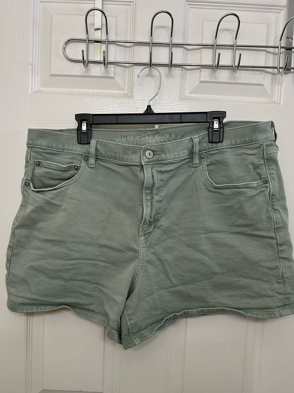 American Eagle women’s plus high rise relaxed green Shorts size 20